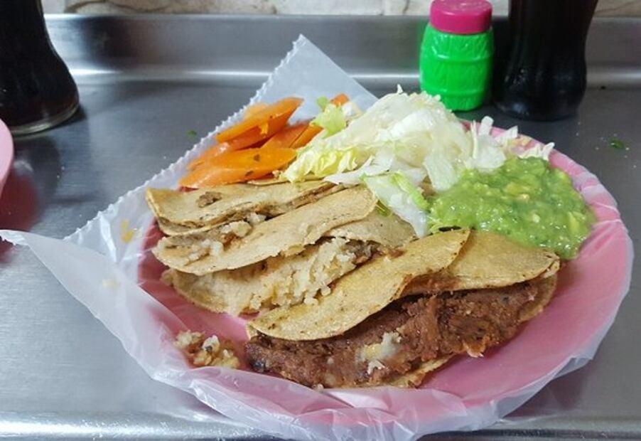 De papa o chicharrón, ¿de qué le pongo joven? Los mejores tacos de canasta de CU