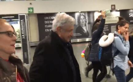 "Arriba Texcoco", le grita ciudadano a AMLO en aeropuerto 