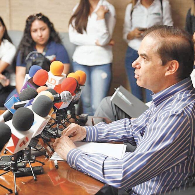 El secretario de Administración y Finanzas, Carlos Ortega Carricarte, expuso que las participaciones e inversiones federales han disminuido de enero a junio de manera significativa. ESPECIAL