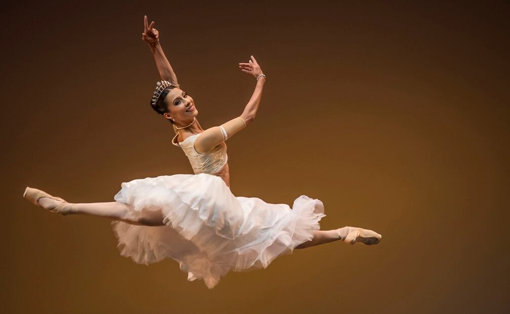 Tras una lesión se dedicó a la fotografía y es actualmente el fotógrafo de la Compañía Nacional de Danza. En la imagen: Elisa Carrillo - La Peri - Staatsballett Berlin.