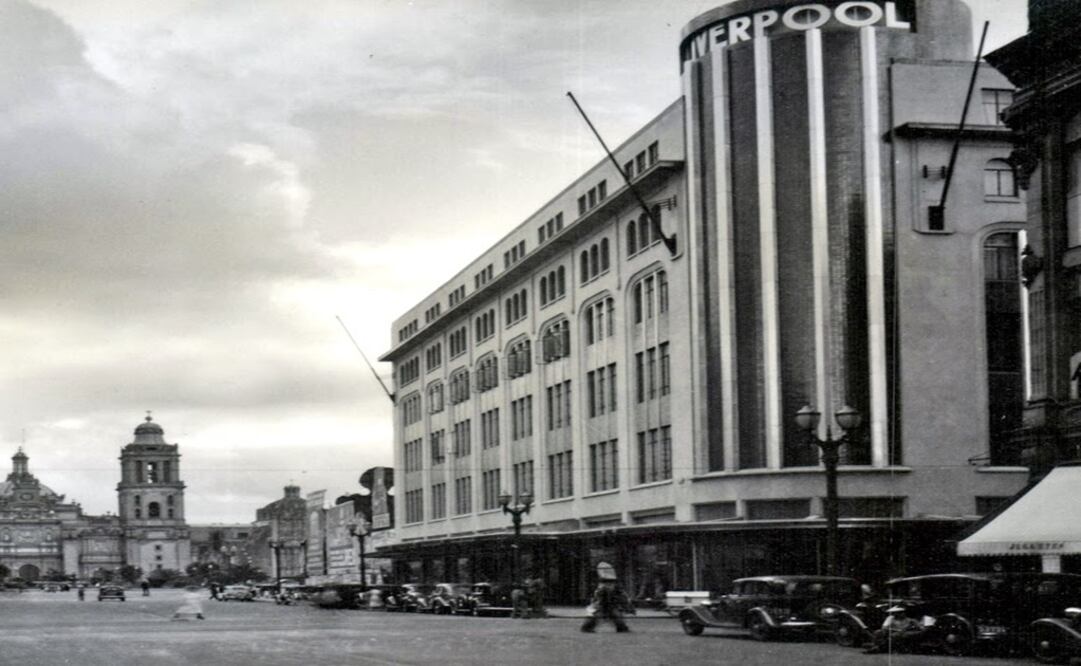 La tienda El Puerto de Liverpool del Centro en una fotografía de los años cuarenta. Este inmueble fue construido por el arquitecto Enrique de la Mora y se inauguró en agosto de 1936. Foto: Carlos Villasana - Torres