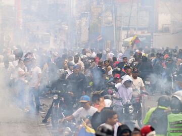 Dan libertad condicional para 18 adolescentes detenidos en crisis poselectoral en Venezuela