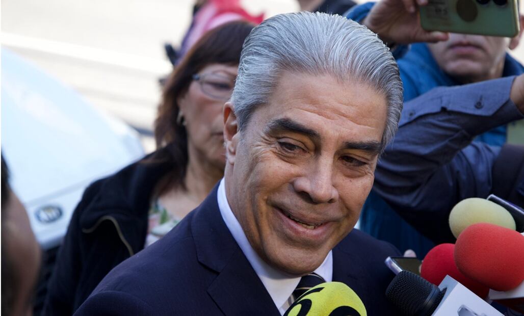 El actor Luis Gatica llega a la funeraria para despedirse de Silvia Pinal. Foto: Yaretzy M. Osnaya /EL UNIVERSAL