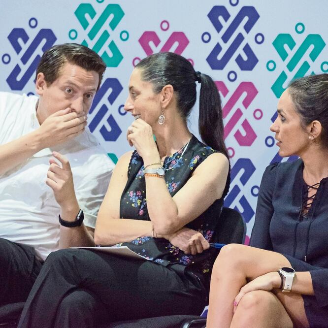 El edil de Cuauhtémoc, Néstor Núñez, y la jefa de Gobierno, Claudia Sheinbaum, anunciaron obras de rehabilitación en el Barrio de Santa María la Redonda. GRACIELA LÓPEZ. CUARTOSCURO