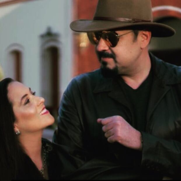 Pepe Aguilar festeja el cumpleaños de su esposa con emotivo video: "Celebro la bendición de tenerte"