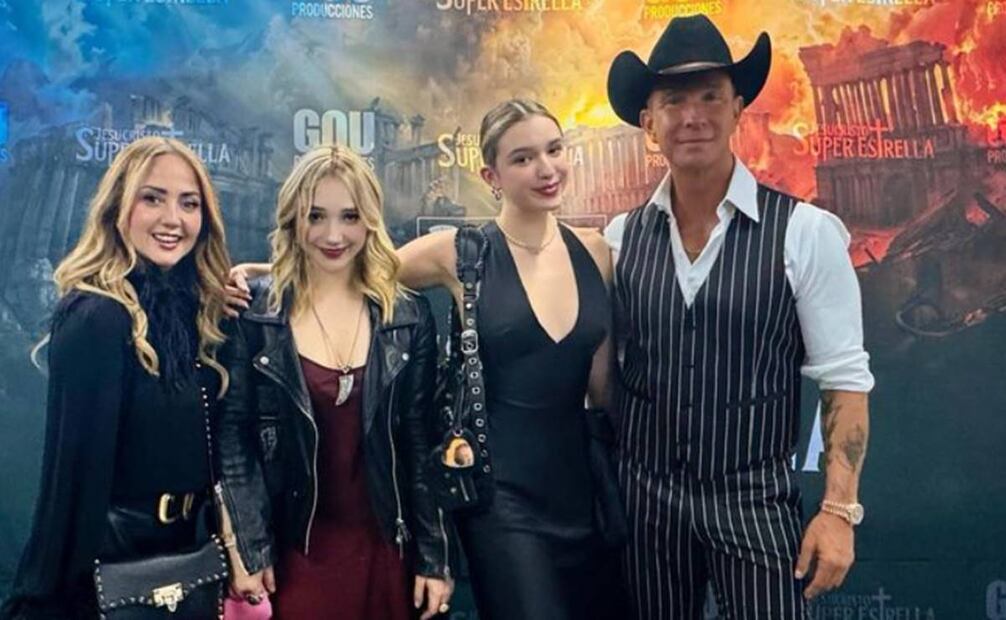Erik Rubín contó con el apoyo de su expareja Andrea Legarreta y sus dos hijas Mía y Nina en la presentación de "Jesucristo Superestrella". Instagram andrealegarreta