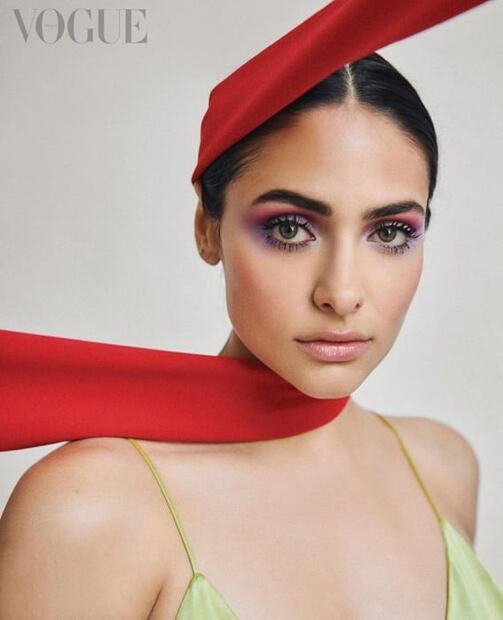 Renata Notni impresiona con su belleza en portada de Vogue