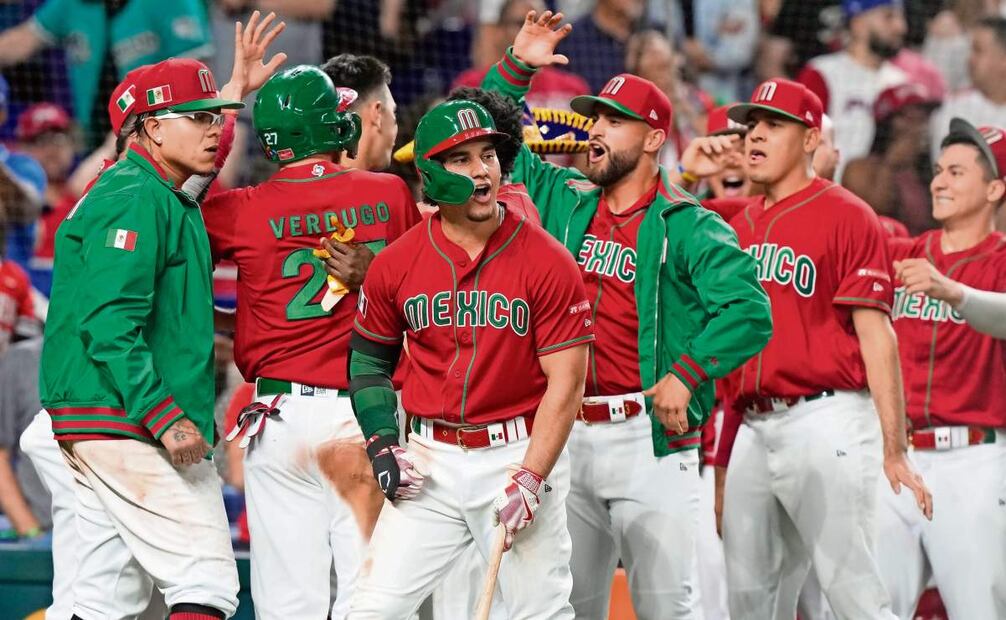 Hay jugadores que levantan la mano para llegar al equipo. Foto: Marta Lavandier / AP