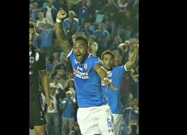 Cruz Azul rescata agónico empate 2-2 ante Monterrey