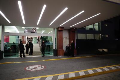 Políticos, escritores y amigos acuden a funeral del padre de Marcelo Ebrard