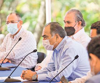 Avanza vacunación de maestros en Guerrero