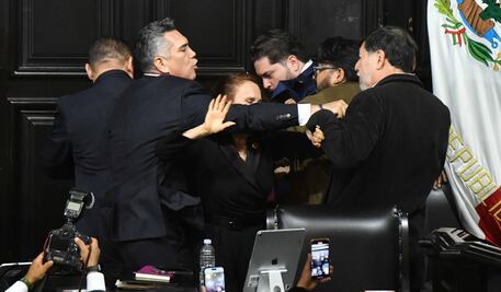 FOTOS: Así fue la trifulca entre Alito Moreno y Fernández Noroña en el Senado; estos son los momentos clave