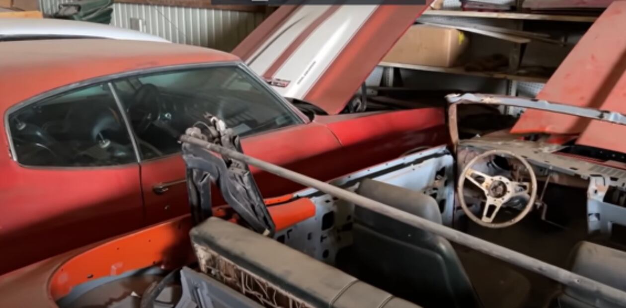 Encuentran casi 40 autos clásicos Chevrolet abandonados en garaje