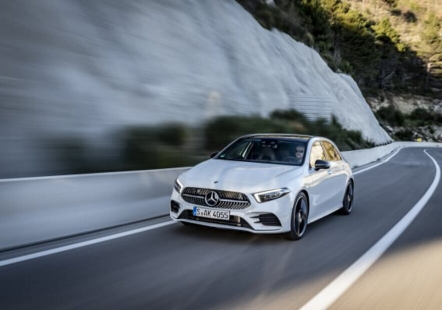 Daimler enfrenta multa millonaria por incumplir regulaciones de emisiones