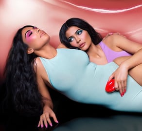 Anuncian nuevo perfume de Kylie y Kim Kardashian