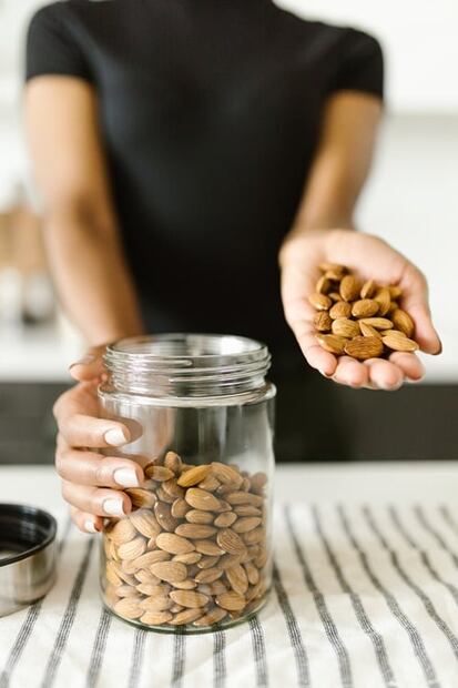 Regula tu apetito con una colación de almendras