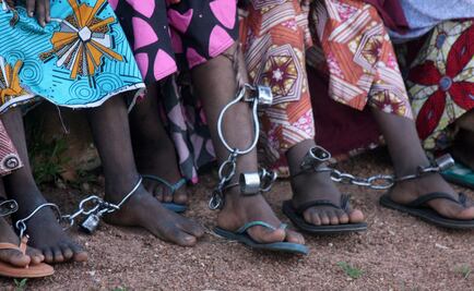 Liberan a 147 estudiantes que estaban encadenados en escuela de Nigeria