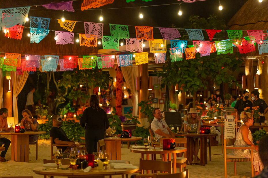Celebración de día de muertos en la playa