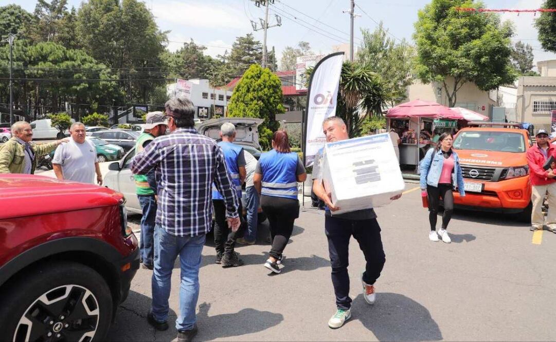 En el primer día de la jornada del Reciclatrón que tuvo lugar este viernes en la alcaldía Álvaro Obregón, las autoridades recibieron una tonelada de desechos electrónicos y eléctricos.
Foto: Especial.