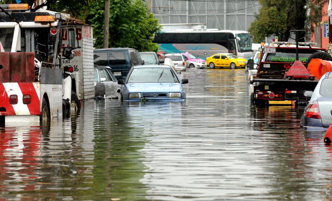 Inundación en la colonia Pensador Mexicano, en la delegación Venustiano Carranza. (Foto: Archivo/El Universal)