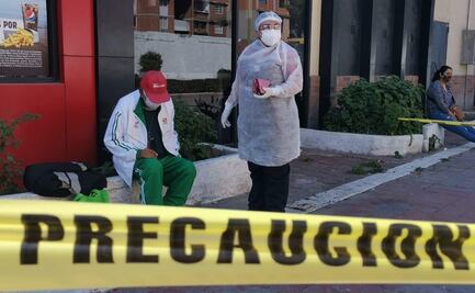 Paramédicos rescatan a hombre que fue abandonado con síntomas de Covid en Ecatepec