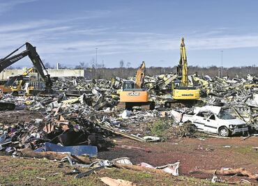 Tornados arrasan en EU; suman 84 muertos
