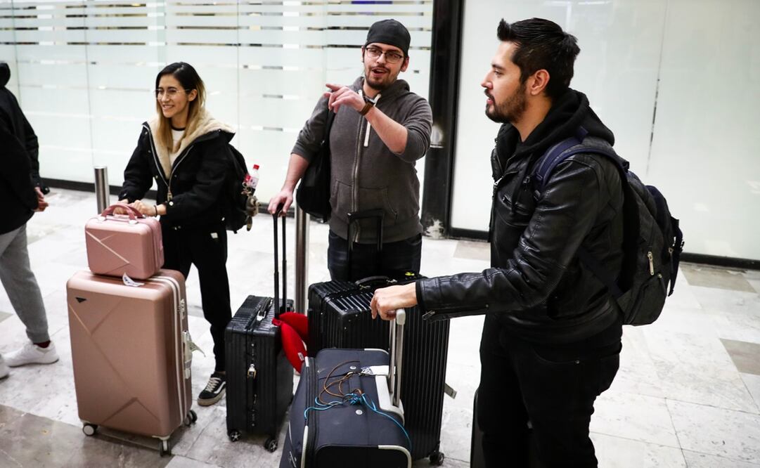 Daniel Stamatis Portugal, Martín Gutiérrez Nabor, Reydesel Morales Ruiz, Valeria Díaz Hernández, regresan a México tras 14 días de cuarentena en Francia / Fotos: Diego Simón. EL UNIVERSAL