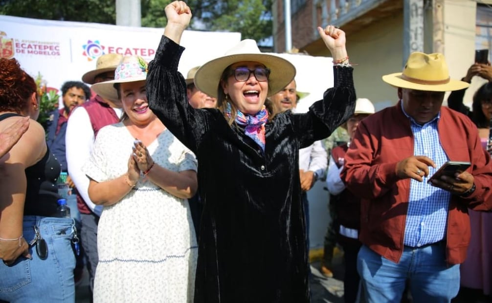 Azucena Cisneros entrega repavimentaciones; refuerza obras en Jardines de Santa Clara.
Foto: Especial.