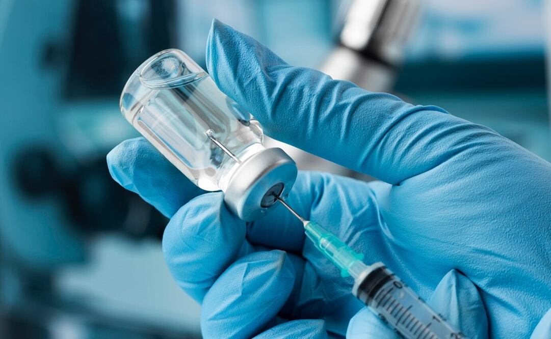 Este miércoles inició la venta y aplicación de la vacuna Pfizer contra Covid-19. Foto: Freepik