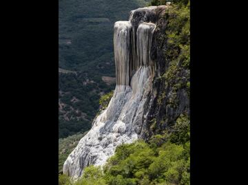 ¿Por qué son tan asombrosas las cascadas petrificadas de Hierve el Agua?