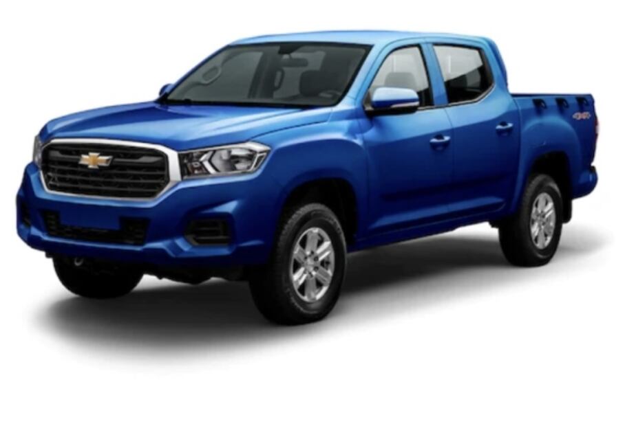 Cuánto cuesta la camioneta que Christian Nodal regaló a su maestro