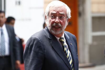 Graue se reúne con estudiante expulsado por error