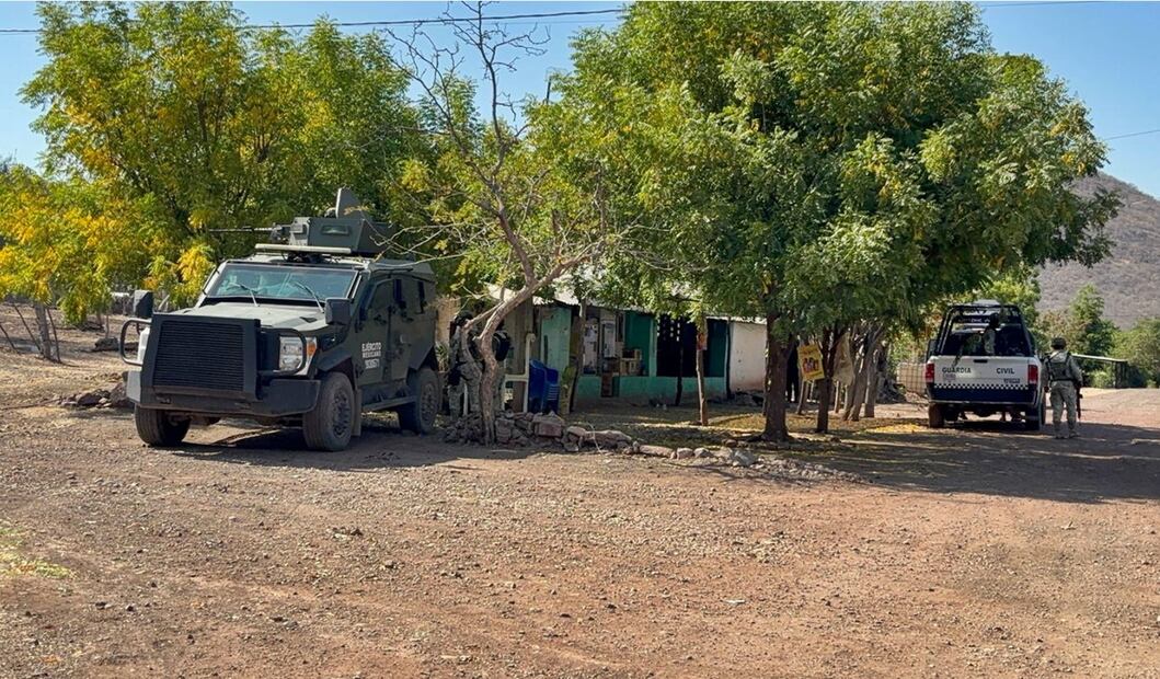 Habitantes de las comunidades de El Guayabo y El Alcalde en Apatzingán, Michoacán, huyeron del lugar debido a la violencia. Foto: Carlos Arrieta/EL UNIVERSAL