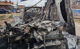 Indígenas de Michoacán queman vehículos y siniestran alcaldía de Chilchota; destrozos son en apoyo a habitantes de Acachuén