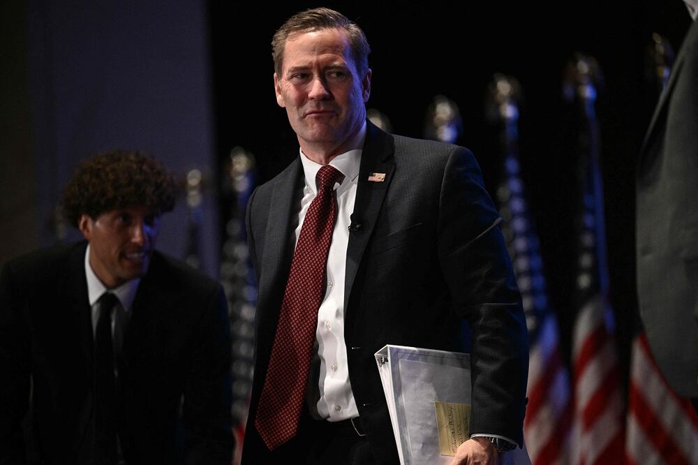 El asesor de Seguridad Nacional de EU, Mike Waltz, llega para hablar durante el Foro Hill & Valley en el Auditorio del Centro de Visitantes del Capitolio en Washington, el 30 de abril pasado. Foto: AFP