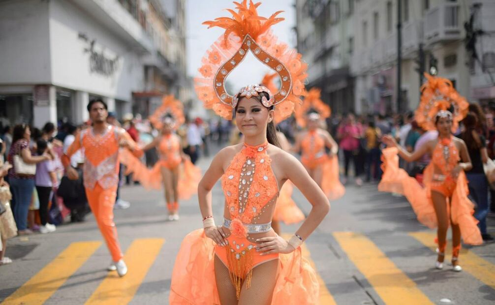 La tradición de la música y el baile presentes en el desfile (31/12/2024). Foto: Especial