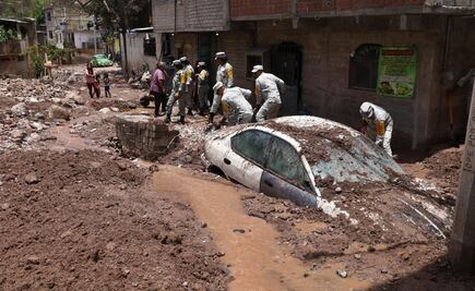 Tromba deja inundaciones y arrastra carros en la montaña de Guerrero; lluvia provoca incremento del cauce del río Jale