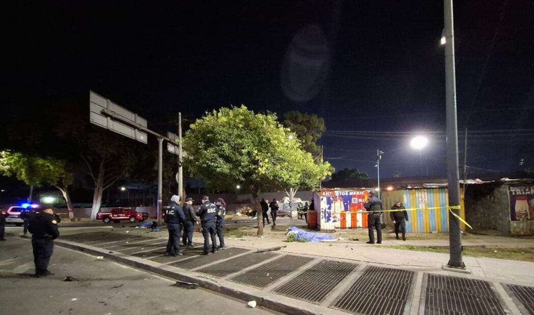 Los servicios de emergencia acudieron rápidamente al lugar y confirmaron que cuatro personas, dos hombres y dos mujeres, habían perdido la vida. Foto: especial