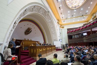 Parlamento venezolano dice que diálogo está "muerto"