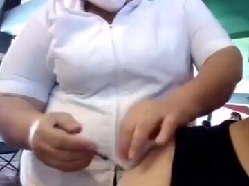 Enfermera simula vacunar a mujer contra Covid-19 en Veracruz