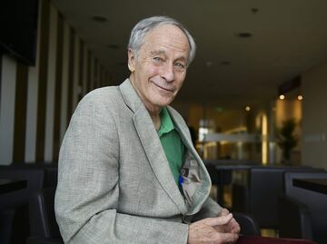 Richard Ford sugiere a escritores jóvenes "no tener hijos"