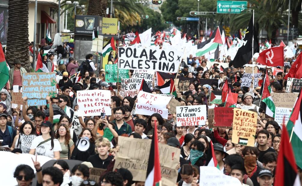 Estudiantes, sindicatos y colectivos pro Palestina asisten a la marcha rumbo a la embajada de Estados Unidos en la CDMX (7/10/2025). Foto: Gabriel Pano / EL UNIVERSAL