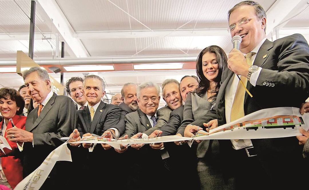 En la inauguración de la Línea Dorada del Metro estuvieron tres exjefes de Gobierno, Carlos Slim y otros políticos