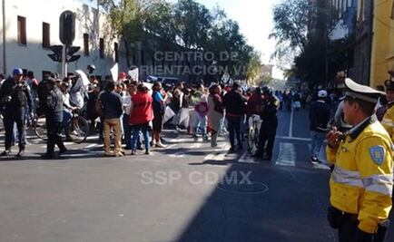 Manifestantes ocasionan problemas en avenida Izazaga 
