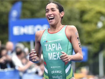 ¡HISTÓRICA! Rosa Tapia gana medalla de plata en la Serie Mundial de Triatlón en Japón