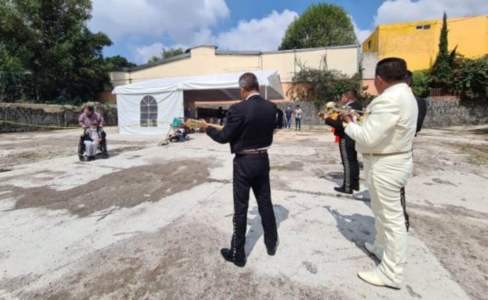 Colocan primera piedra en reconstrucción del edificio en Antigua Taxqueña 70 