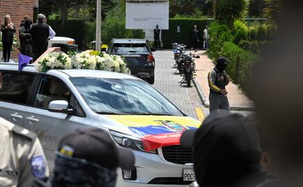 Ecuador: Féretro de Fernando Villavicencio parte hacia el cementerio