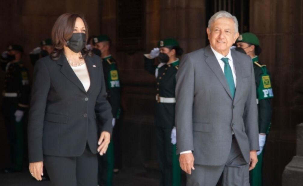 “¡Mucho gusto!”: AMLO recibe en Palacio Nacional a Kamala Harris