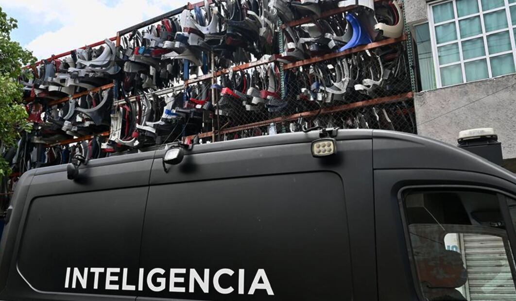 Elementos de la SSC aseguraron aproximadamente 203 y media toneladas de autopartes y detuvieron a dos hombres en las alcaldías Cuauhtémoc y Gustavo A. Madero, en Ciudad de México. Foto: especial