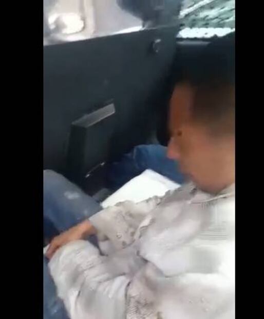 ¡Mañana difícil para la SSC!: Captan a policía torturando y a otro golpeando reporteros